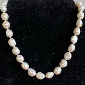 Gorgeous, never worn freshwater baroque pearl necklace w/ sterling silver clasp.